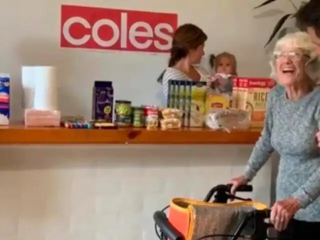 Australia: familia arma supermercado en casa para abuelita con Alzheimer
