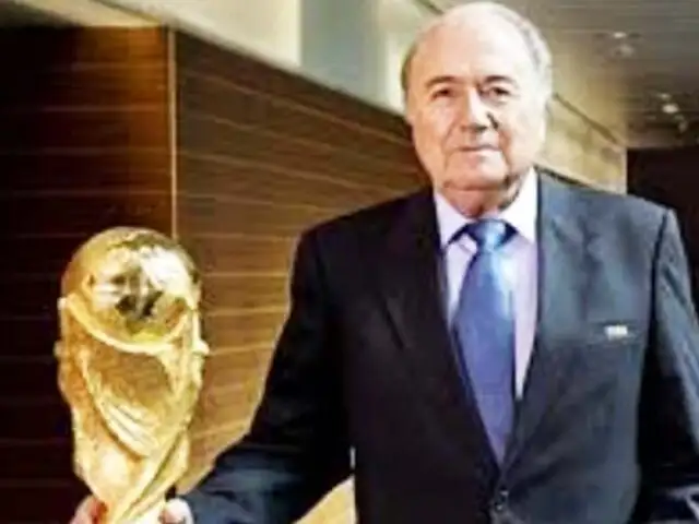 Joseph Blatter plantea cambiar sede del mundial de Qatar 2022