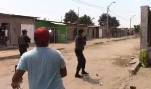 Piura: vecinos se enfrentan a la policía para evitar ser detenidos en una celebración