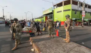 Policías y militares intervienen a indocumentados en Mercado de Frutas