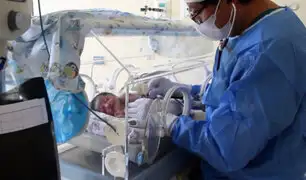 Mujer infectada con Covid-19 da a luz a una bebé sana en el hospital Dos de Mayo