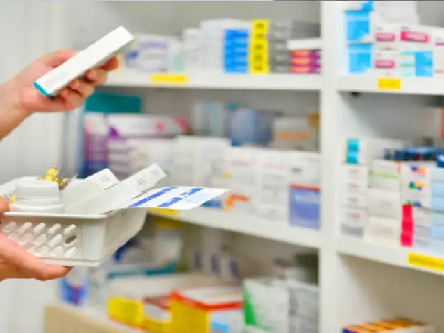 Proponen sancionar penalmente a farmacias por alza de precios en medicamentos