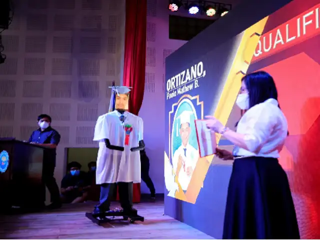 Filipinas: graduación virtual con tablets y robots
