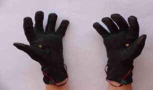 Crean guantes capaces de desinfectar superficies en Colombia