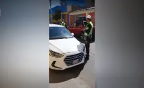 Arequipa: policía con Covid-19 es intervenido manejando su vehículo presuntamente ebrio