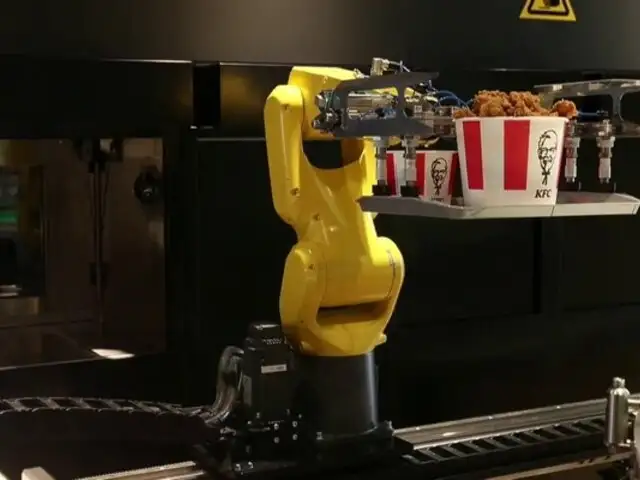 KFC de Rusia automatiza atención con brazo robótico