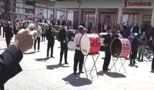 Huancayo: dispersan con bombas lacrimógenas a músicos callejeros