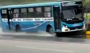 Vía Evitamiento: bus de la empresa “El Chino” se despista cuando competía por pasajeros