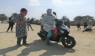 Piura: enfermera recorre en moto caseríos para vacunar a ancianos y personas con discapacidad