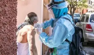 Arequipa: vacunan a cientos de ancianos contra la influenza y neumococo