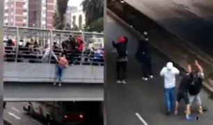 Peatones se unen y evitan que extranjero se tire de un puente en la Vía Expresa Grau