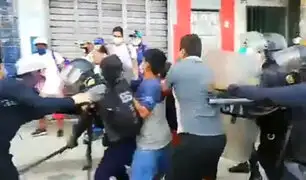 Iquitos: ambulantes y policías se enfrentan por desalojo en el mercado Belén