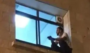 Cisjordania: hombre escala ventana de hospital para dar el último adiós a su madre con COVID-19