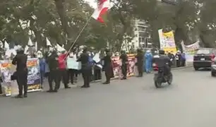 Médicos del hospital de Ate realizan protesta en el frontis del Ministerio de Salud
