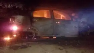 Chiclayo: auto se incendia tras chocar con moto y tres personas se salvan de morir