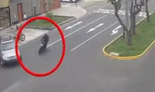 VIDEO: motociclista sale volando tras estrellarse contra una camioneta en Surco