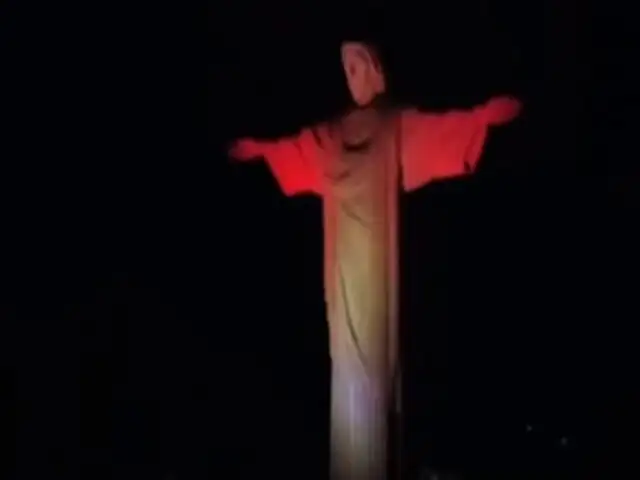 Brasil: Cristo Redentor se vistió de rojo y blanco en homenaje al Perú