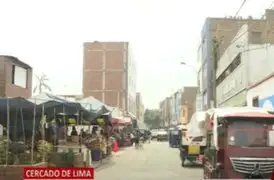 Cercado de Lima: Construyen muros en espacios públicos y ambulantes toman las veredas