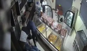 VMT: delincuentes amarran y retienen a trabajador para robar panadería