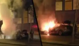 Lince: en la madrugada vehículo se incendia en la avenida Arequipa