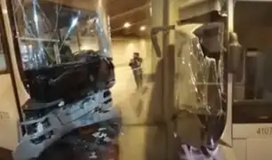 Bus del Metropolitano choca contra mampara de la Estación Grau