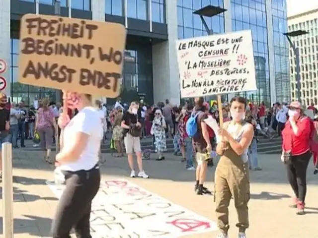 Bélgica: decenas de personas protestaron contra uso de mascarillas