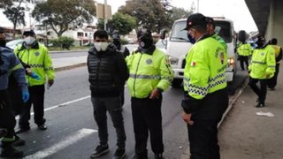 Surco: serenos intervinieron a taxista que chocó con moto para evitar operativo