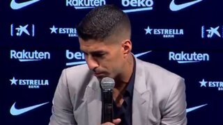 Suárez lloró durante conferencia de prensa en su despedida de Barcelona