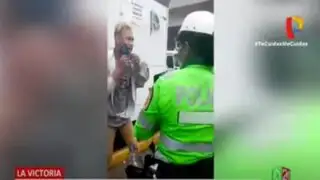 Extranjero insulta y golpea a policías que lo intervinieron en La Victoria