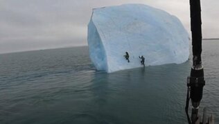 Exploradores se salvan de ser aplastados por un iceberg