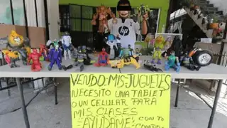 "Ayúdame con tu compra": niño vende sus juguetes para comprar celular y culminar sus estudios