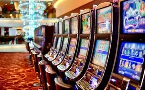 Detienen a banda que manipulaba máquinas en casinos de Lima Norte