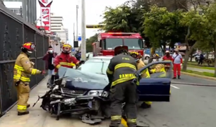 Cercado de Lima: dos heridos dejó choque entre colectivo y auto particular