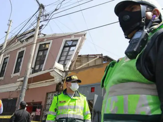 Mujer quedó atrapada tras derrumbarse  parte de una quinta en el Cercado de Lima