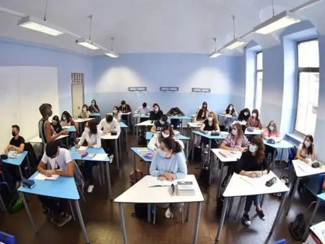 Italia: estudiantes retornan a las aulas tras reapertura de colegios