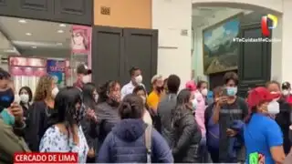 Cercado de Lima: Jaladores de ópticas protagonizan peleas por clientes