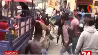 Huancayo: ciudadanos enfurecidos agreden a extranjero que era seguridad de una cooperativa