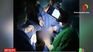 Arequipa: médicos del Hospital Goyeneche utilizaron linternas de sus celulares para terminar cirugía