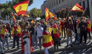 Cientos de españoles protestan contra el gobierno y las nuevas medidas anticovid