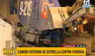 Chorrillos: camión cisterna de la municipalidad terminó empotrado contra una vivienda