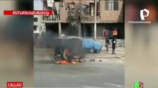Callao: Vecinos hartos de robos incendian mototaxi de delincuentes