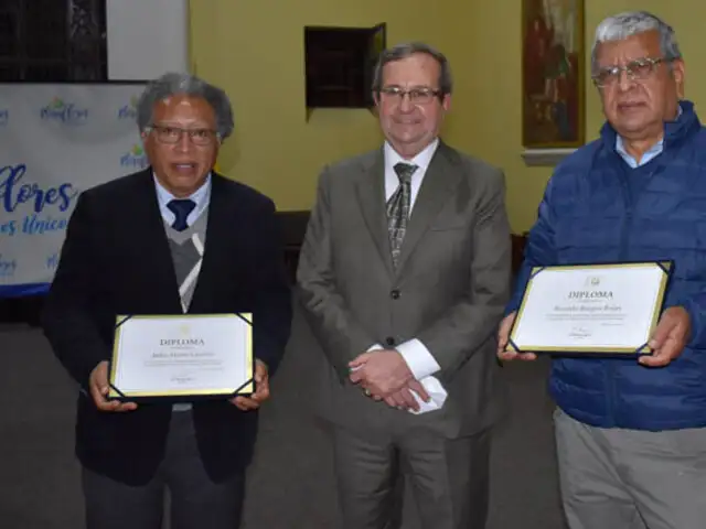 Municipio de Miraflores distinguió a periodistas Julio Alzola y Ricardo Burgos