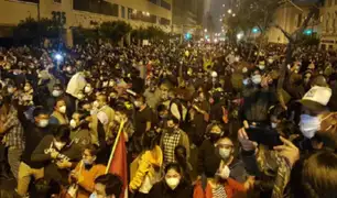 Protestas y disturbios se registraron en la avenida Abancay tras vacancia presidencial