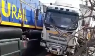 Arequipa: camión con productos lácteos choca contra tren