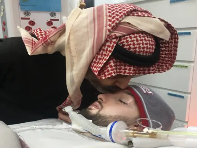 ¡Luz de esperanza! El 'príncipe durmiente' movió dedos de mano tras 15 años en coma