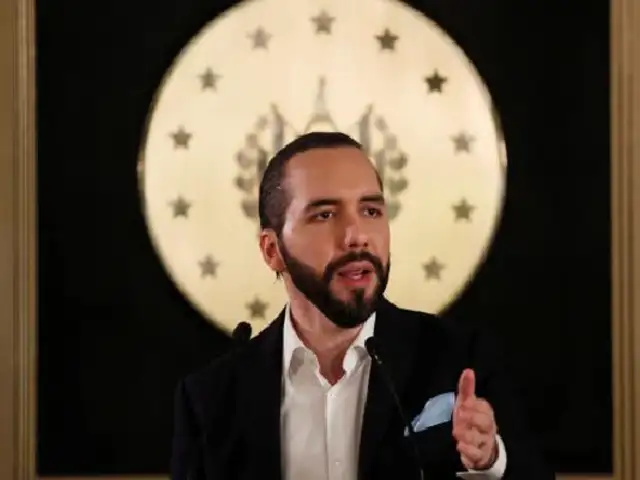 Presidente de El Salvador desconoce el gobierno de Manuel Merino