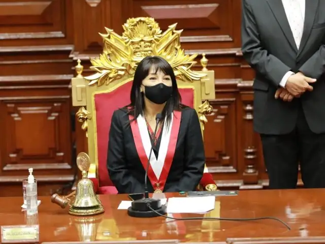 Mirtha Vásquez es la primera congresista de izquierda que asume la presidencia del Parlamento