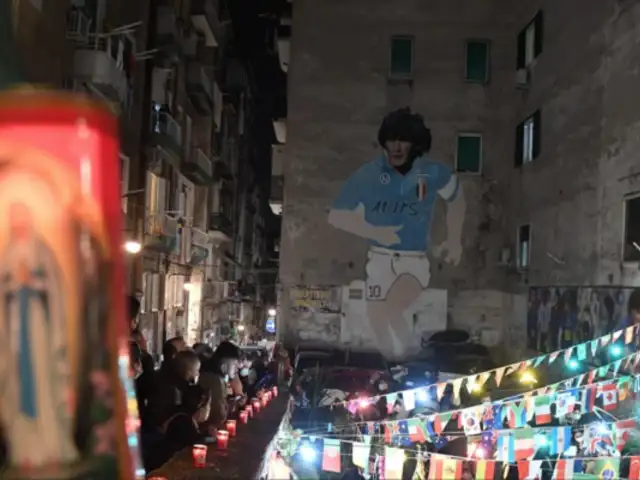 Maradona: ciudadanos de Nápoles realizaron altar improvisado en memoria del futbolista argentino