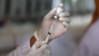 Interpol advierte que criminales tendrán como objetivo las vacunas anti Covid-19