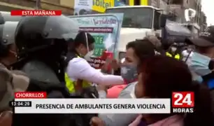 Chorrillos: Fiscalizadores se enfrentan a ambulantes tras invadir calles